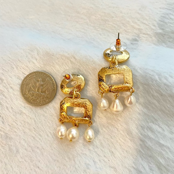 Oscar de la Renta Chandelier Earrings with Pearl Drops - Picture 5 of 6